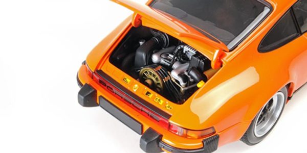 Porsche 911 CERRARE COUPE 3.2 1983 Escala - 1:18 - Image 3