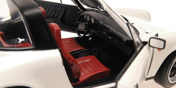 Porsche 911 CARRERA TARGA 1983 Escala - 1:18 - Image 2