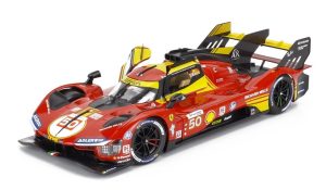Ferrari 499P #50 FUOCO/NIELSEN/MOLINA LMS HYPERCAR CHAMPION 24H LE MANS 2024 (HARD CASE + STAND) Escala - 1:18
