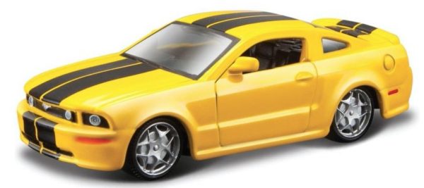 Ford MUSTANG GT 2006 - Escala 1:64