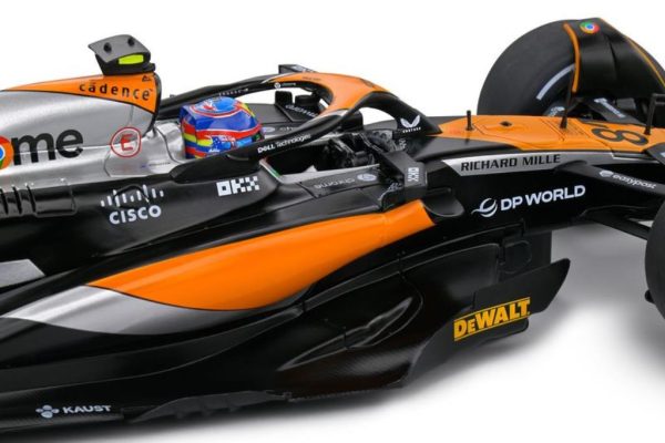 Mclaren MCL60 #81 OSCAR PIASTRI GREAT BRITAIN GP 2023 - Escala 1:18 - Image 5