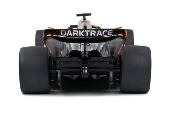 Mclaren MCL60 #81 OSCAR PIASTRI GREAT BRITAIN GP 2023 - Escala 1:18 - Image 2