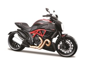Ducati DIAVEL CARBON 'KIT' Escala 1:12