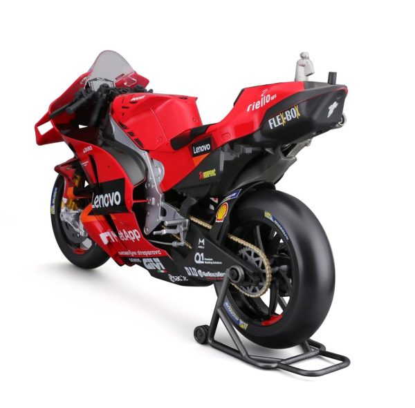 Ducati  DESMOSEDICI LENOVO TEAM #63 FRANCESCO BAGNAIA MOTO GP WORLD CHAMPION 2022 Escala - 1:6 - Image 2