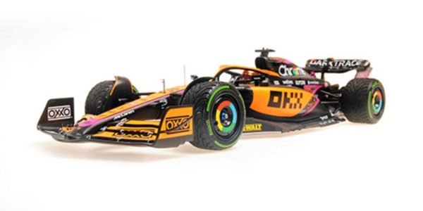 MCLAREN F1 TEAM MCL36 #3 DANIEL RICCIARDO SINGAPORE GP 2022 Escala - 1:18